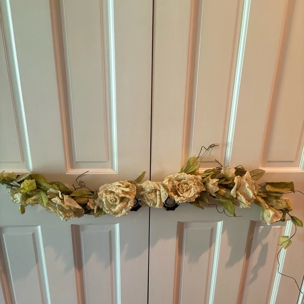 NWT Faux Garland DISTRESSED ROSES FABULOUS 40” Flexible Cream OFF WHITE …